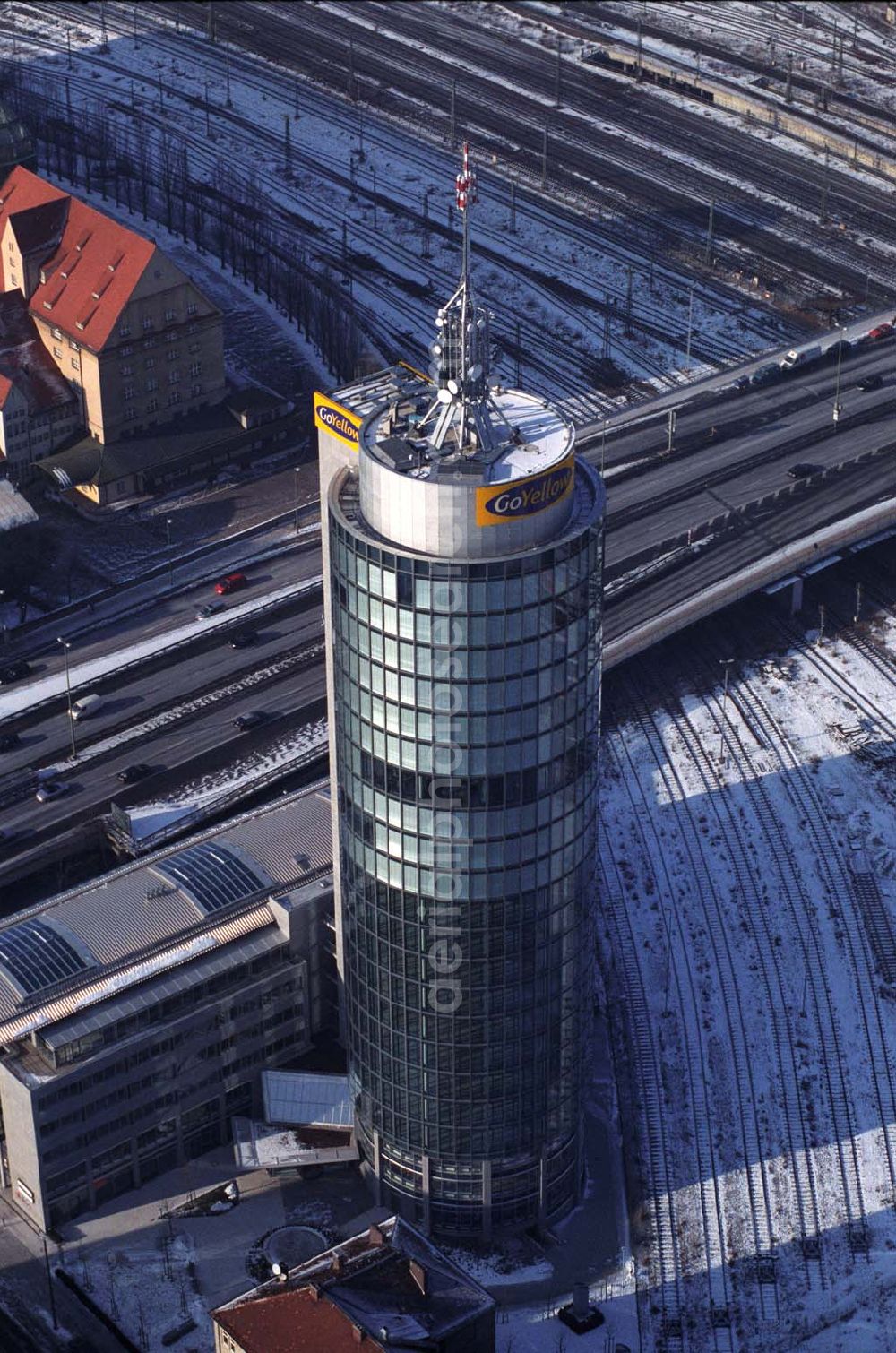 Aerial photograph München / Bayern - 15.01.2006: Der neue Turm der Münchener Niederlassung von Daimler Benz an der Donnersberger Brücke.Hinter GoYellow steht die varetis AG. Die varetis AG mit Sitz in München ist seit mehr als zwanzig Jahren weltweit führend in der Entwicklung von TeleDatenbanken. GoYellow GmbH: Landsberger Straße 110; 80339 München; Telefon: +49 (0)1802 2 11810; Fax: +49 (0)1802 1 11810