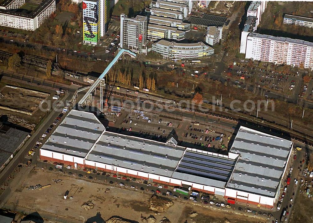 Aerial image Berlin Friedrichshain - 11.11.2003 Blick auf neues Einkauszentrum auf dem Gelände des ehemaligen Schlachthofes Eldenaer Strasse, Storkower Strasse s|es Stadtentwicklungsgesellschaft Eldenaer Straße mbH Thaerstraße 30/31 10429 Berlin Telefon: +49 30 42 84 61-0 Telefax: +49 30 42 84 61-26 E-Mail: info@ses-berlin.com