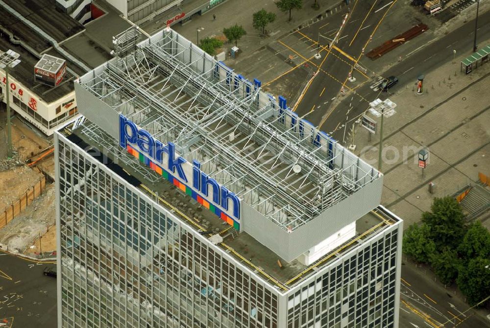 Berlin Mitte from above - Blick auf die neugestaltete Fassade des Hotels park inn am Berliner Alexanderplatz