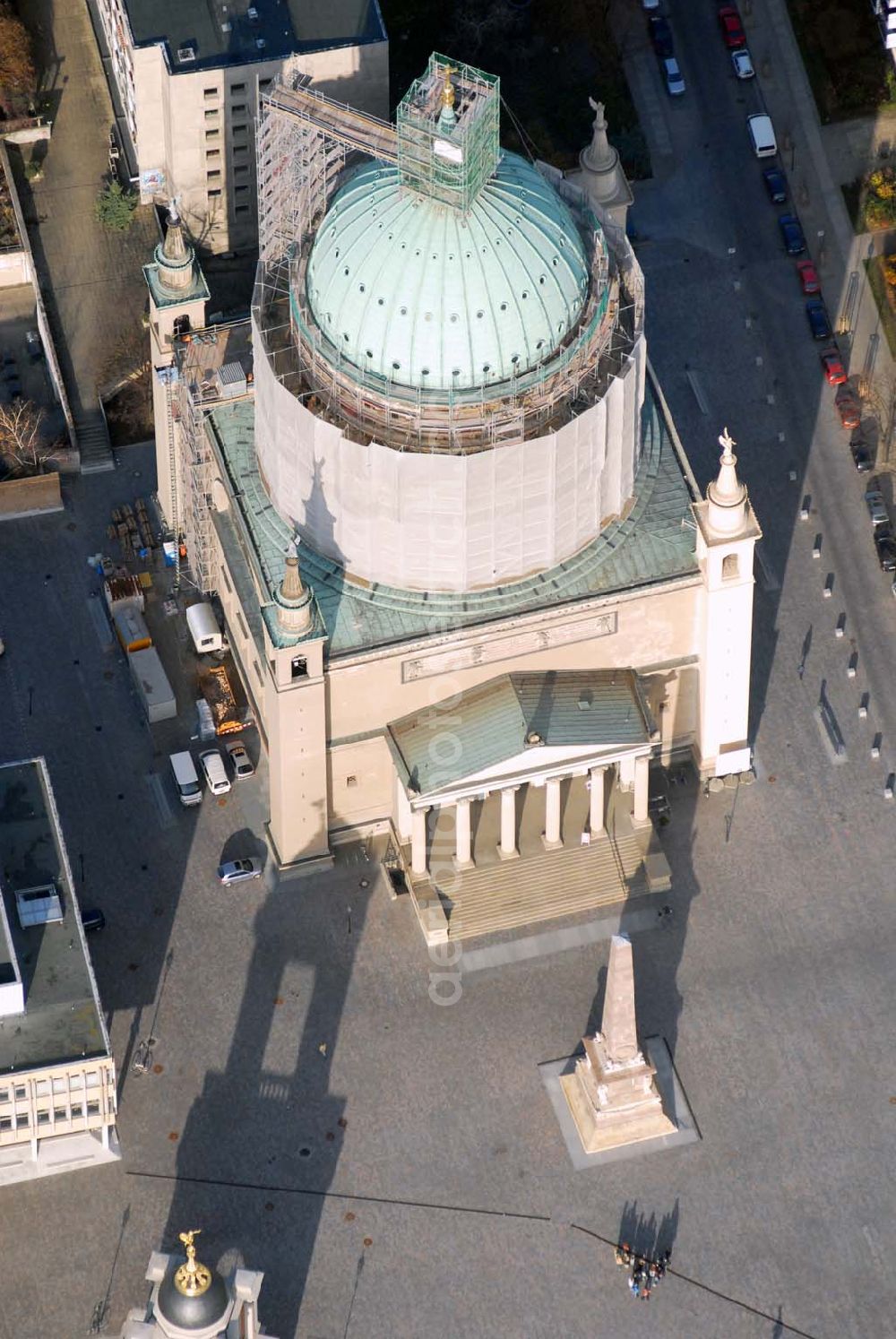 Aerial photograph Potsdam - , Blick auf die Nikolaikirche in Potsdam während Restaurierungsarbeiten, Fuchs & Girke Bau und Denkmalpflege GmbH, 01458 Ottendorf-Okrilla Bergener Ring 29, 035205- 4360, Architekt: Bernd Redlich, Große Fischerstr. 7, 14467 Potsdam, T: 0331-2703843, ASP: Ivo(s) Dressler,Tel.: 0331- 2703335