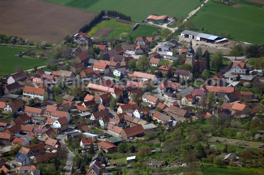 Nohra from the bird's eye view: Blick auf Nohra OT Utzberg. Der 295 Einwohner zählende Ort besitzt eine unter Denkmalschutz stehende Kirche, welche im 15. Jahrhundert errichtet wurde. Kontakt: Verwaltung: Weimarische Str. 62, 99428 Utzberg, Tel. +49 (0)36203 90224