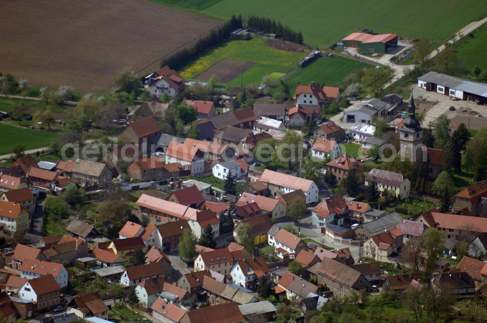 Aerial image Nohra - Blick auf Nohra OT Utzberg. Der 295 Einwohner zählende Ort besitzt eine unter Denkmalschutz stehende Kirche, welche im 15. Jahrhundert errichtet wurde. Kontakt: Verwaltung: Weimarische Str. 62, 99428 Utzberg, Tel. +49 (0)36203 90224