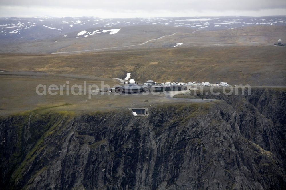 Nordkapp from above - Das Nordkapp (deutsch Nordkap) ein steil aus dem Eismeer emporragendes Schieferplateau. Obwohl das Nordkapp ist nicht der nördlichste Punkt Europas ist, dieser liegt 3 km westlich, ist es doch ein beliebtes Touristenziel. Unten auf dem Bild zu erkennen ist das Ende des Nordkapp-Tunnel. The Nordkapp is a towering steep slate from the Arctic Ocean Plateau. Although the North Cape is not the northernmost point of Europe, this is located 3 km to the west, it is nevertheless a popular tourist destination. At the bottom of the picture you can see the end of the Nordkapp tunnel.