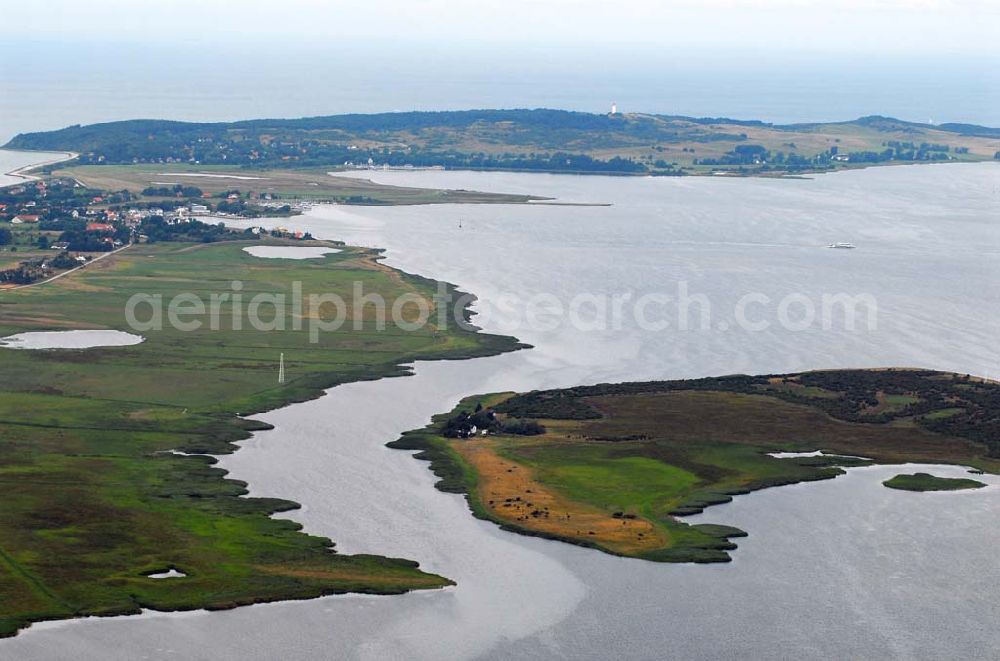 Hiddensee (Rügen) from the bird's eye view: Blick auf den nördlichen Teil Hiddensees mit der kleinen Fährinsel (vorn), den Seen Großer Dunt (vorderer) und Seeblänke (hinterer) und den Orten Vitte (vorn) und Kloster.