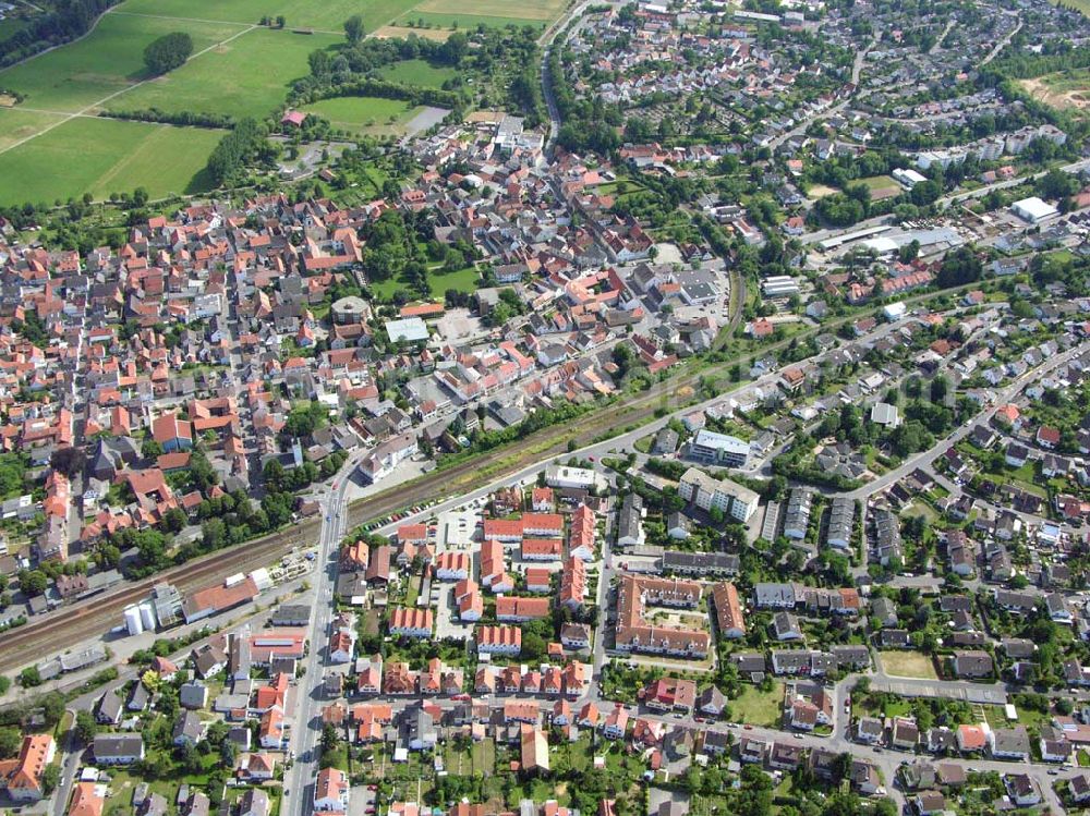 Aerial image Oberauer - Rheinheim / Hessen - Blick auf Oberauer / Rheinheim . Bahnlinie fährt dirket durch den Ort.