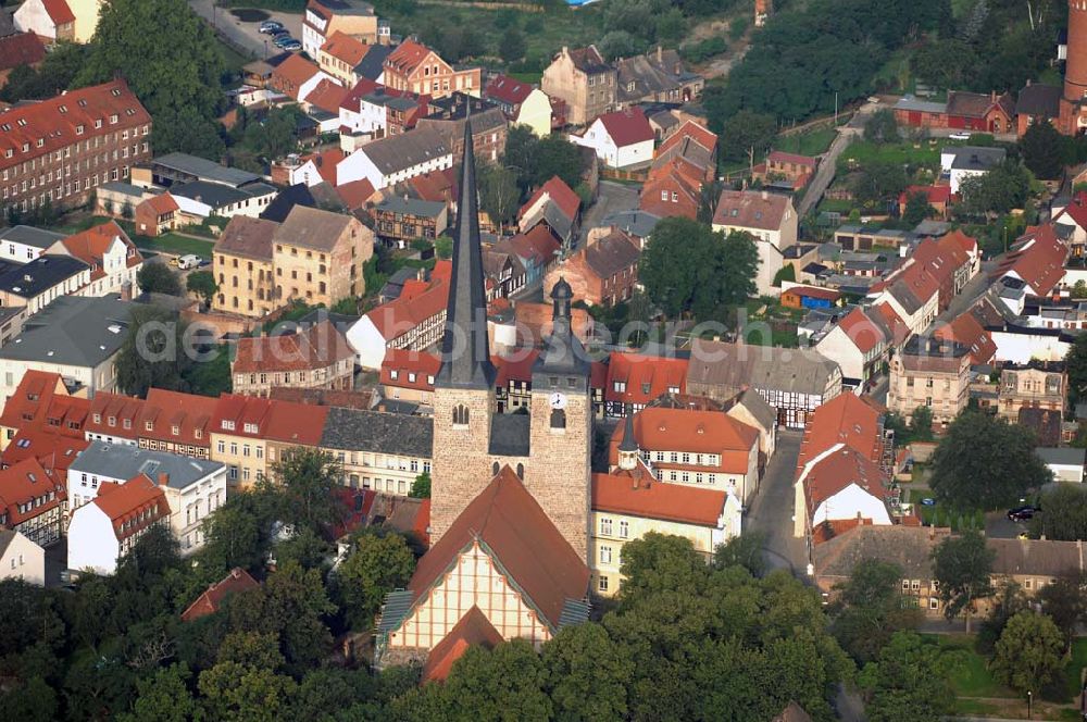 Aerial photograph Burg - Blick auf die Oberkirche 'Unser Lieben Frauen'. Sie ist eine der Kirchen, die zur Straße der Romanik zählt. Diese Straße verbindet die Dome, Burgen, Klöster und Kirchen, die in der Zeit vom 10. bis Mitte des 13. Jahrhundert entstanden, und somit ein Zeichen der Christianisierung sind.