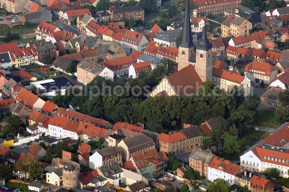 Burg (bei Magdbeburg) from the bird's eye view: Blick auf die Oberkirche 'Unser Lieben Frauen'. Sie ist eine der Kirchen, die zur Straße der Romanik zählt. Diese Straße verbindet die Dome, Burgen, Klöster und Kirchen, die in der Zeit vom 10. bis Mitte des 13. Jahrhundert entstanden, und somit ein Zeichen der Christianisierung sind.