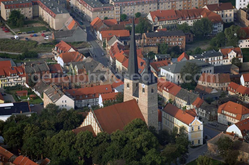 Aerial photograph Burg (bei Magdbeburg) - Blick auf die Oberkirche 'Unser Lieben Frauen'. Sie ist eine der Kirchen, die zur Straße der Romanik zählt. Diese Straße verbindet die Dome, Burgen, Klöster und Kirchen, die in der Zeit vom 10. bis Mitte des 13. Jahrhundert entstanden, und somit ein Zeichen der Christianisierung sind.