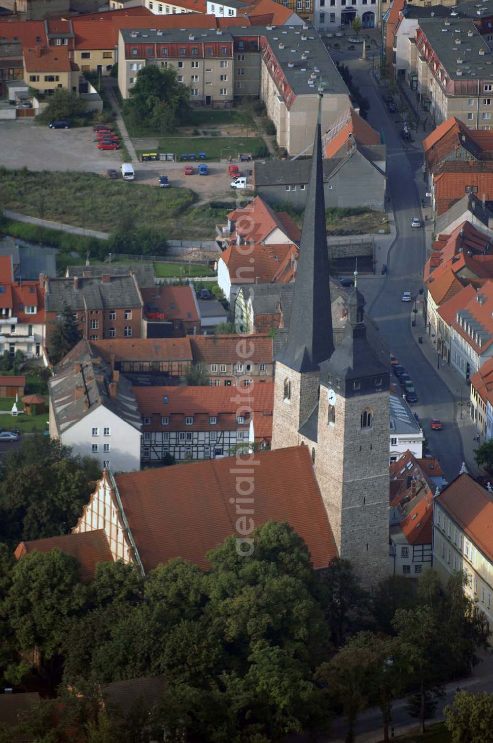 Burg (bei Magdeburg) from above - Blick auf die Oberkirche 'Unser Lieben Frauen'. Sie ist eine der Kirchen, die zur Straße der Romanik zählt. Diese Straße verbindet die Dome, Burgen, Klöster und Kirchen, die in der Zeit vom 10. bis Mitte des 13. Jahrhundert entstanden, und somit ein Zeichen der Christianisierung sind.