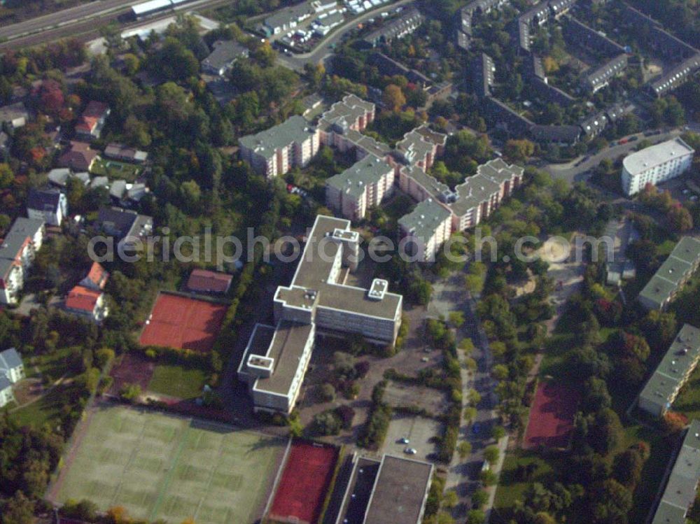 Aerial image Berlin-Steglitz - Oberstufenzentrum für Bürowirtschaft und Verwaltung in Berlin-Steglitz Lippstädter Straße 9 -11; 12207 Berlin; Fon 90172- 501; Fax 90172- 509