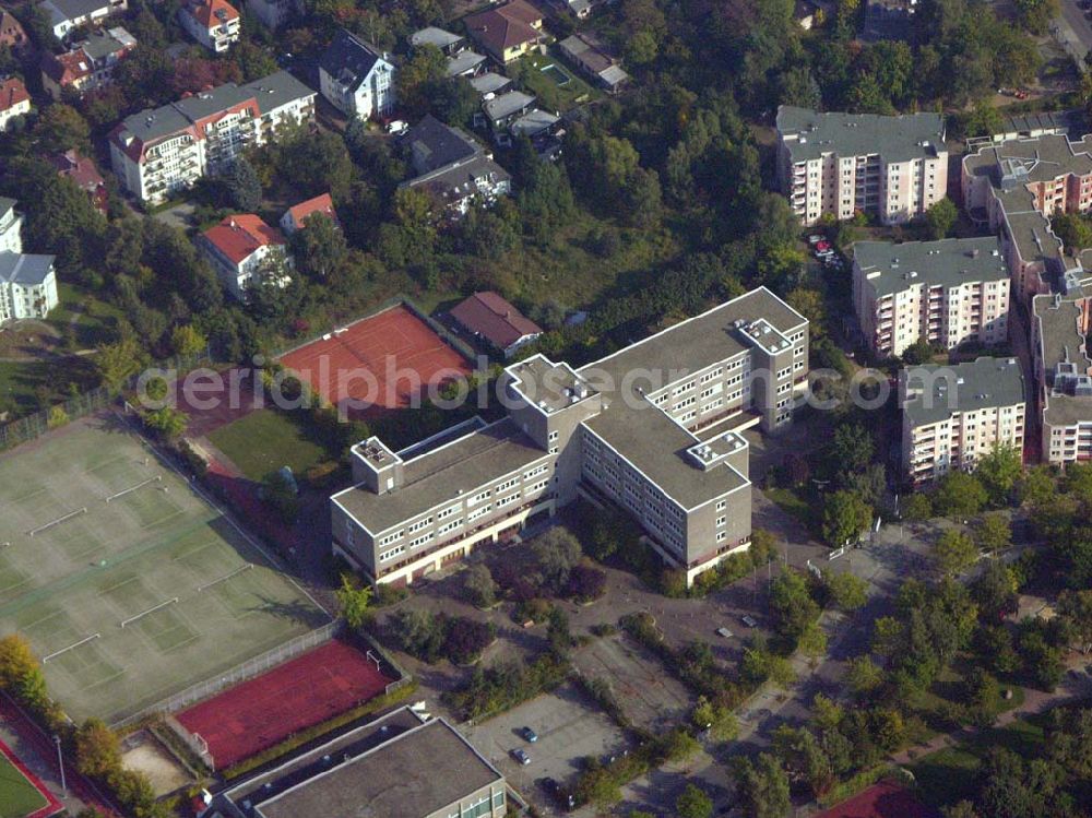 Aerial photograph Berlin-Steglitz - Oberstufenzentrum für Bürowirtschaft und Verwaltung in Berlin-Steglitz Lippstädter Straße 9 -11; 12207 Berlin; Fon 90172- 501; Fax 90172- 509