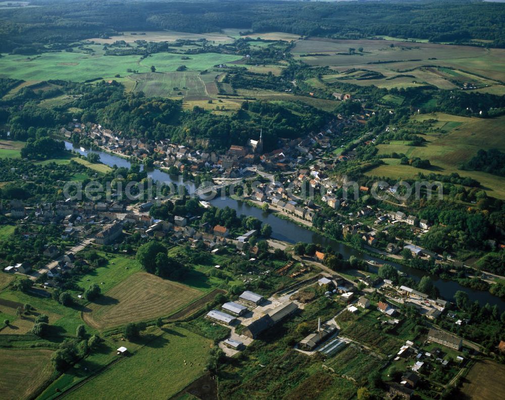 Aerial photograph Oderberg - Blick auf Oderberg am östlichen Rand des Eberswalder Urstromtals, am Rand des Biosphärenreservates Schorfheide - Chorin und am nördlichen Rand des Oderbruchs. Durch die Stadt fließt die Alte Oder. Über den Fluß führt die Brücke der Landesstraße L28 / Schwedter Straße.