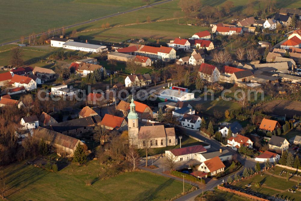 Mockrehna from above - Blick auf den Ort Audenhain mit der St. Marien Kirche. Am südlichen Rand der Dübener Heide liegt der OT Audenhain der Gemeinde Mockrehna. Im Vordergrund die St. Marien Kirche, im Kern eine spätromanische Saalkirche, die mehrfach umgebaut wurde. (Evangelische Kirchgemeinde Audenhain, Pfrn. Frau Preisler, Dorfstr. 156, 04838 Audenhain, Tel.: 034244/51361, Fax: 034244/51362)