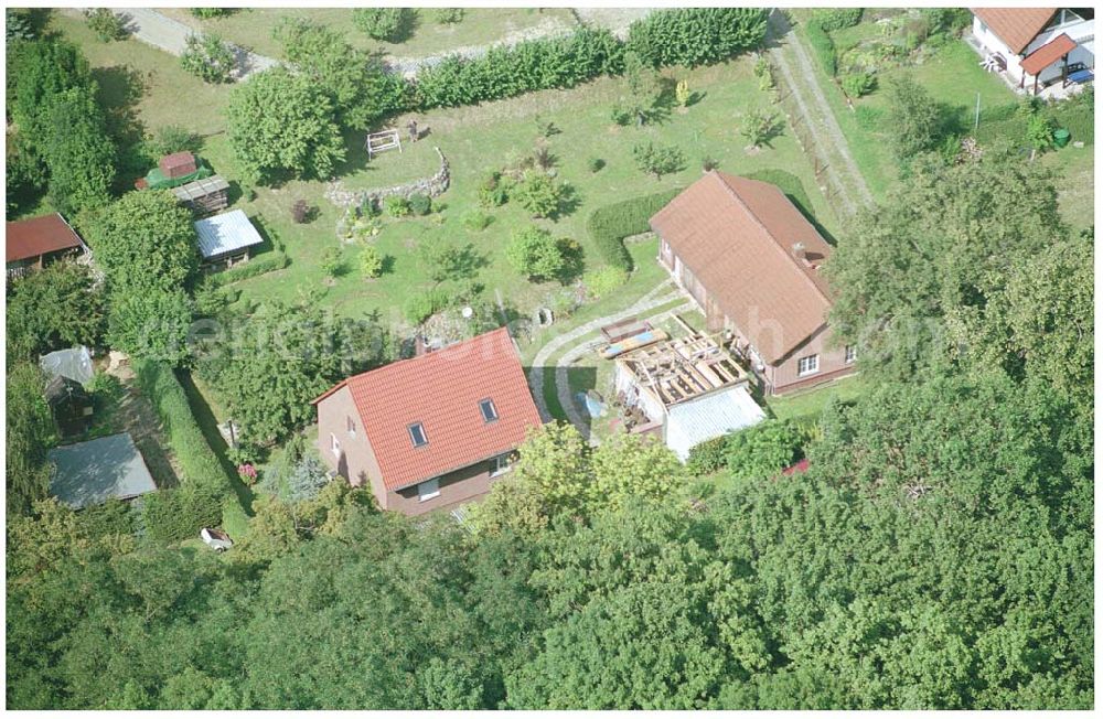 Aerial image Sonnenburg - 15.08.2004, Sonnenburg bei Bad Freienwalde Blick auf das Ortsgebiet Sonnenburg mit dem Anwesen der Familie Ralf Schindler.