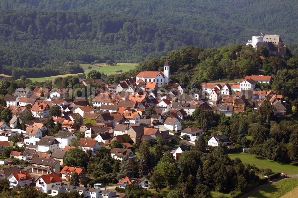 Aerial image Otzberg - Blick auf den Ortsteil Hering der Gemeinde Otzberg. Der Ort hat 1000 Einwohner und liegt auf 300 Metern Höhe am Otzberg. Im Hintergrund des Bildes steht die gleichnamige Veste Otzburg. Die Geschichte Herings ist eng mit der Festung auf dem Berg verbunden. Kontakt: Gemeinde Otzberg, Otzbergstraße 13, 64853 Otzberg, Tel. +49 (0)6162 9604 0, Fax +49 (0)6162 9604 22, Email gemeindeverwaltung@otzberg.de