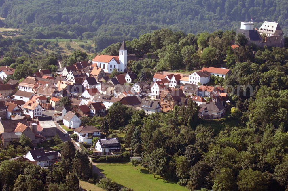 Aerial photograph Otzberg - Blick auf den Ortsteil Hering der Gemeinde Otzberg. Der Ort hat 1000 Einwohner und liegt auf 300 Metern Höhe am Otzberg. Im Hintergrund des Bildes steht die gleichnamige Veste Otzburg. Die Geschichte Herings ist eng mit der Festung auf dem Berg verbunden. Kontakt: Gemeinde Otzberg, Otzbergstraße 13, 64853 Otzberg, Tel. +49 (0)6162 9604 0, Fax +49 (0)6162 9604 22, Email gemeindeverwaltung@otzberg.de