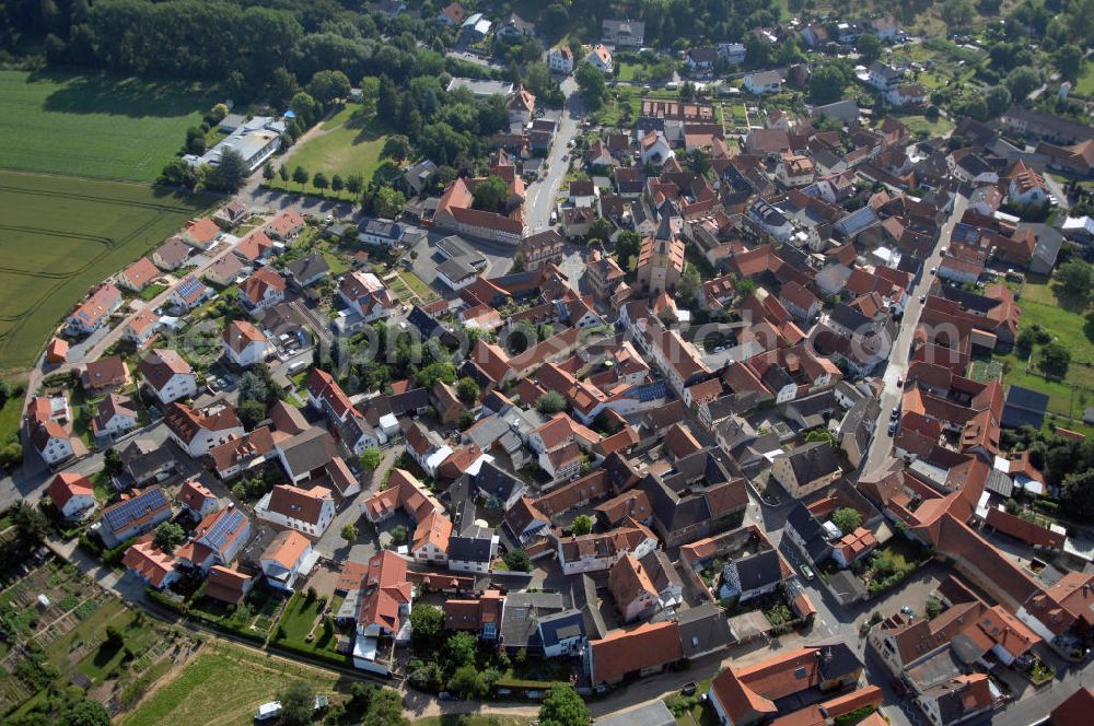 Aerial image Groß-Umstadt - Blick auf den Ortsteil Kleestadt der Kleinstadt Groß-Umstadt. In der Dorfmitte ragt der Turm der Evangelischen Kirche empor. Email kirche-kleestadt-richen@gmx.de, Homepage