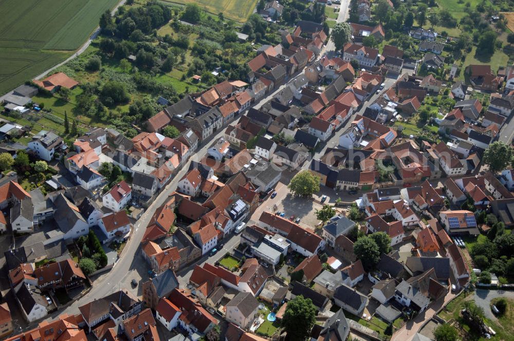 Aerial image Groß-Umstadt - Blick auf den Ortsteil Klein-Umstadt der Kleinstadt Groß-Umstadt. Zwischen Groß-Umstadt und Klein-Umstadt fällt der nördliche Odenwald in die weite Untermainebene ab. Hier gedeihen seit dem Mittelalter vor allem auf den gegen Süden exponierten Hanglagen sehr gute Weine auf mineralreichen Porphyr- und Lössböden. Kontakt: Stadt Groß-Umstadt, Markt 1, 64823 Groß-Umstadt, +49 (0)6078 781 0