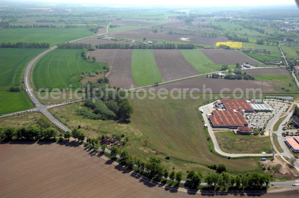 BAD FREIENWALDE from above - Blick auf die Ortsumfahrung der Bundesstrasse B 167 nördlich von Bad Freienwalde. Landesbetrieb Straßenwesen Brandenburg (