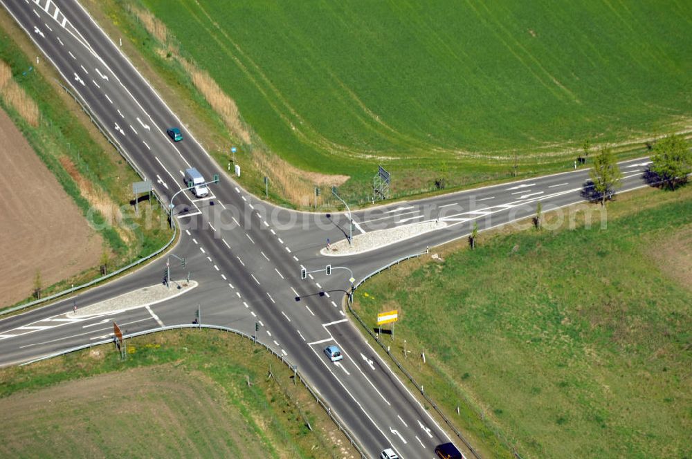 BAD FREIENWALDE from above - Blick auf die Ortsumfahrung der Bundesstrasse B 167 nördlich von Bad Freienwalde. Landesbetrieb Straßenwesen Brandenburg (