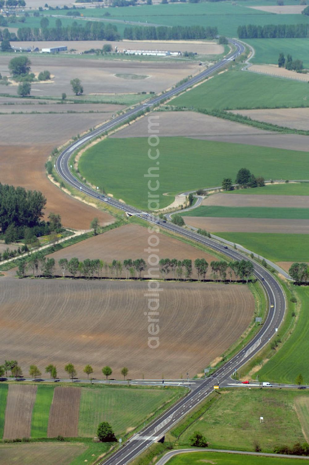 BAD FREIENWALDE from above - Blick auf die Ortsumfahrung der Bundesstrasse B 167 nördlich von Bad Freienwalde. Landesbetrieb Straßenwesen Brandenburg (