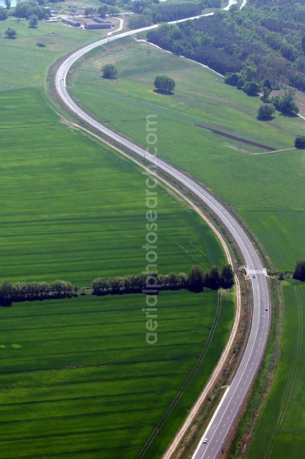 BAD FREIENWALDE from above - Blick auf die Ortsumfahrung der Bundesstrasse B 167 nördlich von Bad Freienwalde. Landesbetrieb Straßenwesen Brandenburg (