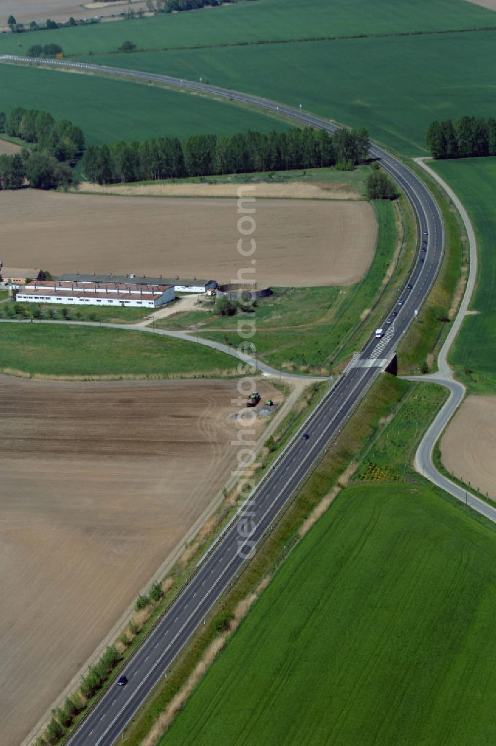 BAD FREIENWALDE from above - Blick auf die Ortsumfahrung der Bundesstrasse B 167 nördlich von Bad Freienwalde. Landesbetrieb Straßenwesen Brandenburg (