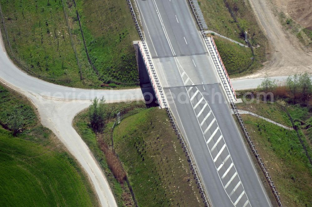 BAD FREIENWALDE from above - Blick auf die Ortsumfahrung der Bundesstrasse B 167 nördlich von Bad Freienwalde. Landesbetrieb Straßenwesen Brandenburg (