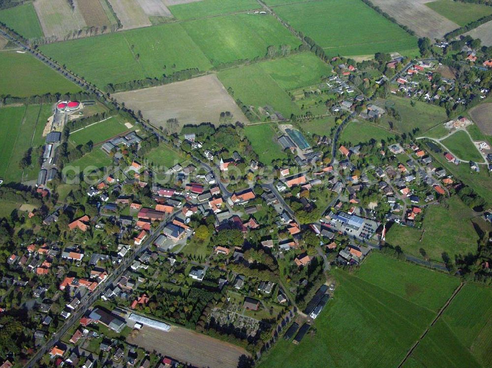 Aerial photograph Rhade - 18.10.2005 Rhade; Das Dorf Rhade wurde Anfang bis Mitte des 12. Jahrhunderts vom Baron von Rahden gegründet. Die Gründung des Dorfes Rhadereistedt dürfte etwa zur gleichen Zeit erfolgt sein. Bis etwa 1850 war Rhade ein reines Bauerndorf. Für den Ortsteil Rhadereistedt blieb dieser Ortscharakter für noch längere Zeit erhalten.