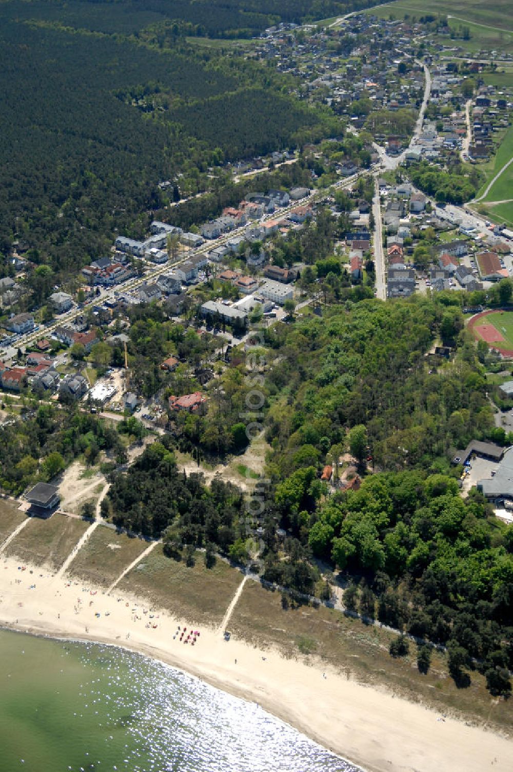 Aerial photograph Ostseebad Baabe - Blick auf das Ostseebad Baabe mit dem Gelände vom Flair Hotel Haus Lindequist im Vordergrund. Kontakt: Von Lindequist Weg 1, 18589 Ostseebad Sellin, Tel. 038303 950-0, Fax -35, E-mail: info@haus-lindequist.de