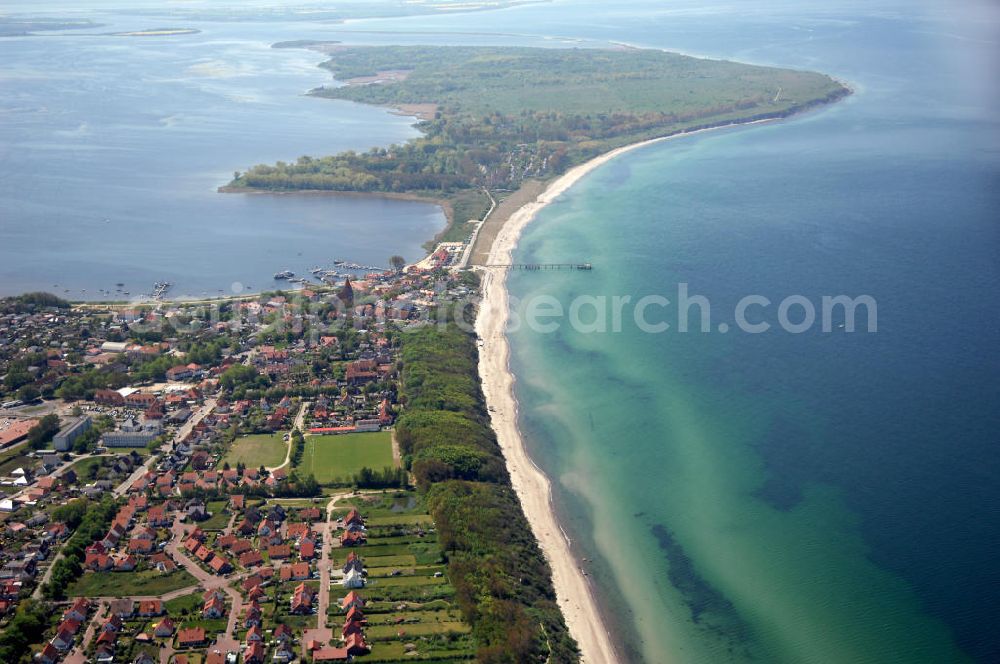 Rerik from the bird's eye view: Blick auf das Ostseebad Rerik und die Halbinsel Wustrow. Kontakt: Kurverwaltung Ostseebad Rerik Leiter: Robert Dietrich, Dünenstrasse 7, 18230 Ostseebad Rerik, E-Mail: info@rerik.de