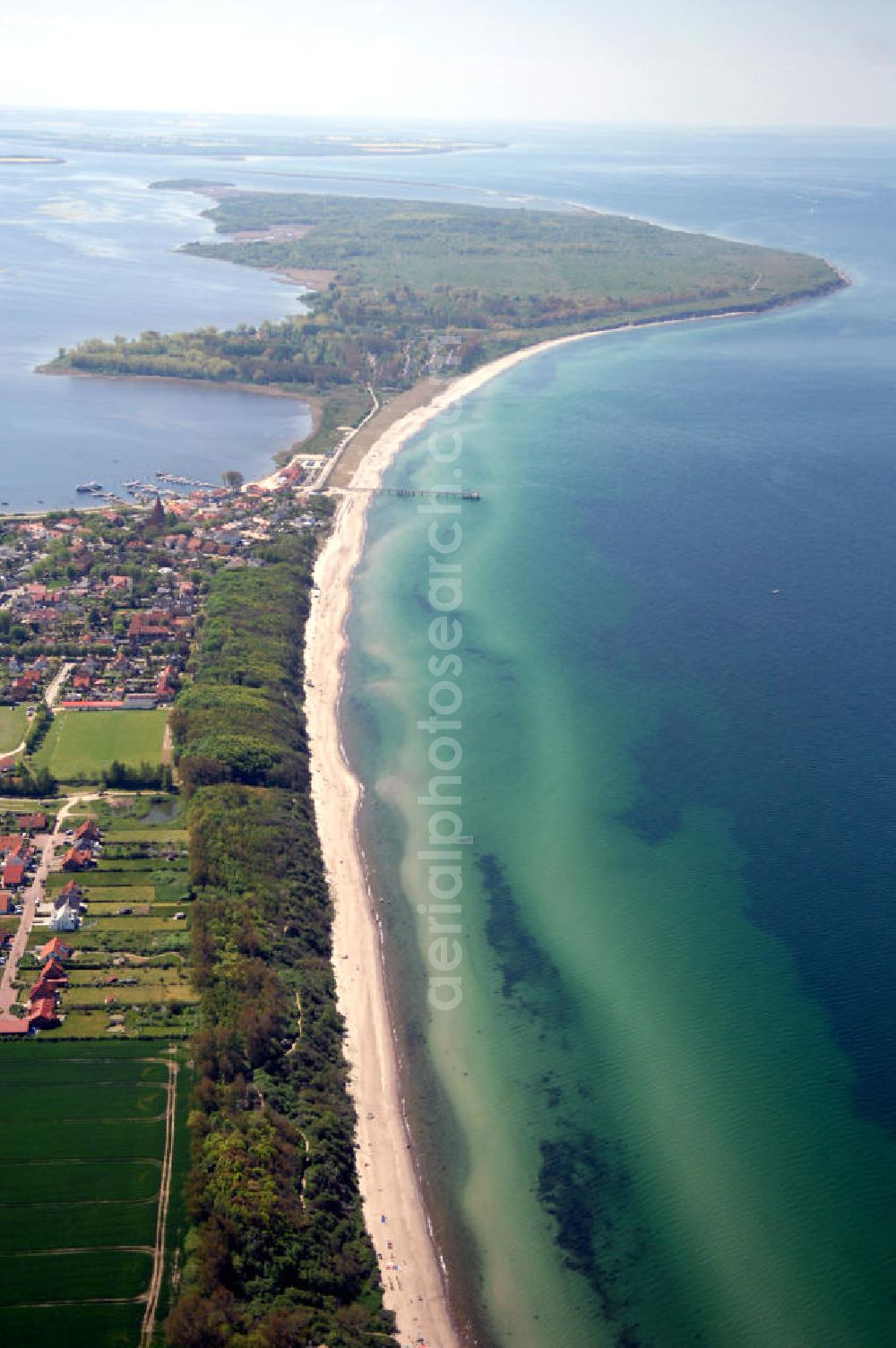 Aerial photograph Rerik - Blick auf das Ostseebad Rerik und die Halbinsel Wustrow. Kontakt: Kurverwaltung Ostseebad Rerik Leiter: Robert Dietrich, Dünenstrasse 7, 18230 Ostseebad Rerik, E-Mail: info@rerik.de