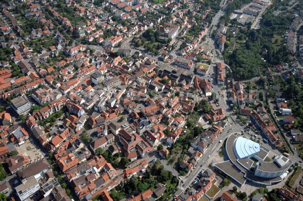 Wiesloch from above - Blick auf das Palatin Wiesloch. Es enthält ein Tagungs- und Kongresszentrum, ein Kulturzentrum und ein Restaurant. Kontakt: PALATIN WIESLOCH, Ringstraße 17–19, 69168 Wiesloch, Tel. +49 (0)62 22 582 01, Fax +49 (0)62 22 582 555, info@palatin.de