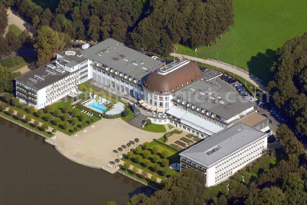 Aerial photograph Bremen - , Ruhig gelegenes und im Bürgerpark eingebettetes Hotel der Oberklasse, 25 min. vom Airport Bremen entfernt, Es werden sehr viele Maßnahmen incl. Golf und Reiten angeboten, Adresse: Park Hotel Bremen, Im Bürgerpark 28209 Bremen, Tel.: 049-421-34080, Fax: 049-421-3408602