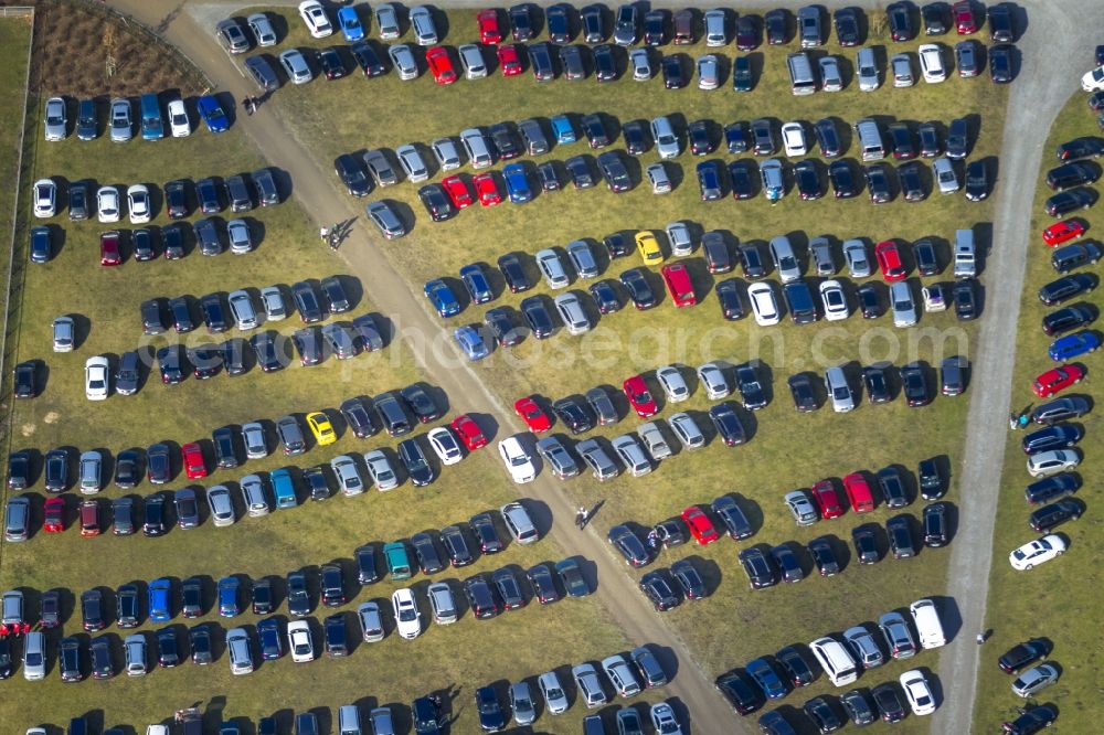 Aerial photograph Hamm - Overview of the parking lot in front of the Exer, the former parade ground of the Prussian garrison in Hamm in North Rhine-Westphalia in the state North Rhine-Westphalia