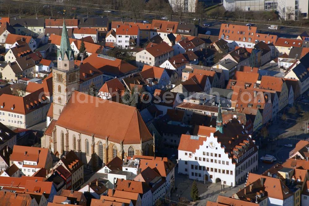 Neumarkt from above - , Blick auf die katholische Pfarrkirche St. Johannes in Neumarkt in der Oberpfalz. Erbaut wurde die Kirche in der Zeit von 1403 bis 1433. Zu sehen ist auch das historische Rathaus der Stadt. Es wurde ebenfalls um 1415 als gotisches Ratsgebäude errichte. Katholisches Pfarramt, Hallertorstraße 24, 92318 Neumarkt, Tel: 09181/905956, Fax: 09181/220277, e-mail: st.johannes.nm@bistum-eichstaett.de Stadt Neumarkt, Rathausplatz 1, 92318 Neumarkt, Tel: 09181/25 50, Fax: 09181/ 25 51 95, E-Mail: info@neumarkt.de, Achim Walder: