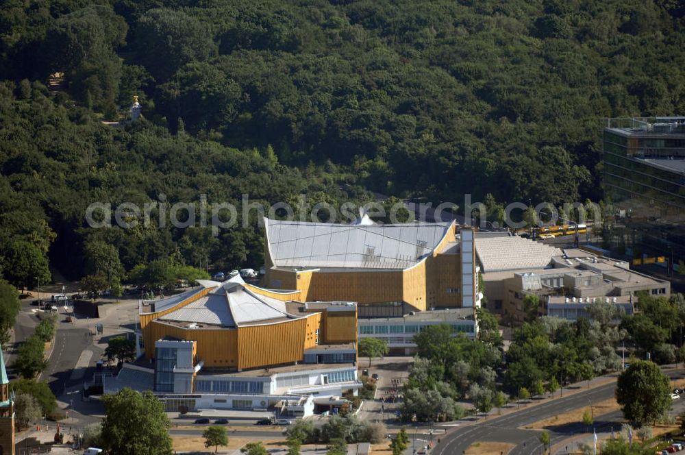 Aerial photograph Berlin - Die Berliner Philharmonie am Kemperplatz in Tiergarten ist einer der wichtigsten Konzertsäle in Berlin und die Heimstätte der Berliner Philharmoniker. Anschrift: Berliner Philharmonie, Herbert-von-Karajan-Str.1, 10785 Berlin; Tel.: 030 254 88-0