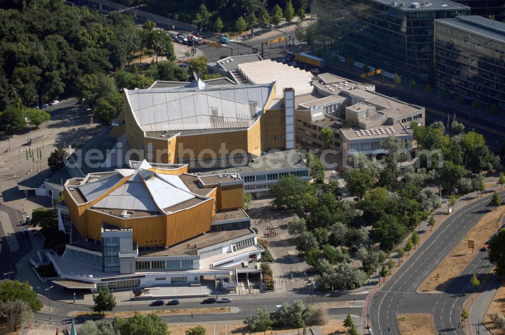 Aerial image Berlin - Die Berliner Philharmonie am Kemperplatz in Tiergarten ist einer der wichtigsten Konzertsäle in Berlin und die Heimstätte der Berliner Philharmoniker. Anschrift: Berliner Philharmonie, Herbert-von-Karajan-Str.1, 10785 Berlin; Tel.: 030 254 88-0