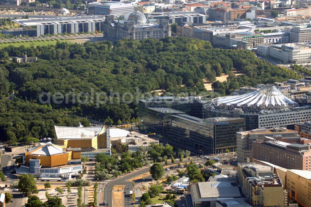 Berlin Mitte from above - Die Berliner Philharmonie am Kemperplatz in Tiergarten ist einer der wichtigsten Konzertsäle in Berlin und die Heimstätte der Berliner Philharmoniker. Neben dem Sonycenter am Potsdamer Platz, im Hintergrund der Reichstag / Bundestag. Anschrift: Berliner Philharmonie, Herbert-von-Karajan-Str.1, 10785 Berlin; Tel.: 030 254 88-0