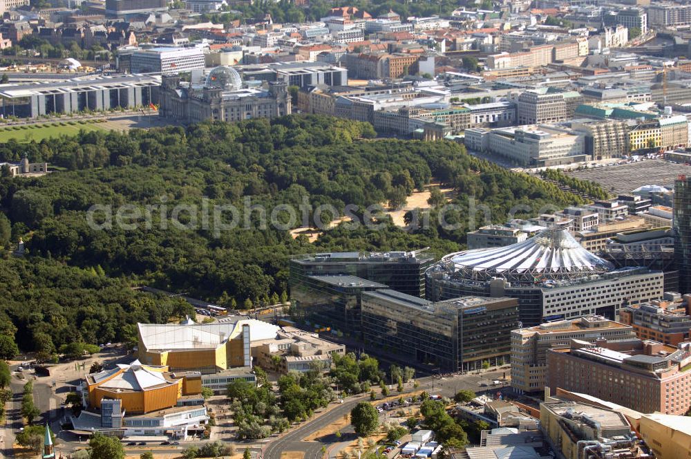 Aerial image Berlin Mitte - Die Berliner Philharmonie am Kemperplatz in Tiergarten ist einer der wichtigsten Konzertsäle in Berlin und die Heimstätte der Berliner Philharmoniker. Neben dem Sonycenter am Potsdamer Platz, im Hintergrund der Reichstag / Bundestag. Anschrift: Berliner Philharmonie, Herbert-von-Karajan-Str.1, 10785 Berlin; Tel.: 030 254 88-0