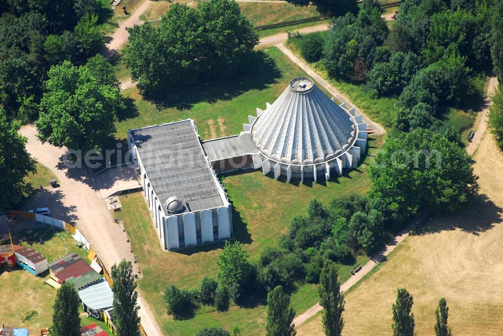 Halle/Saale from the bird's eye view: Blick auf das Planetarium auf der Peißnitzinsel in Halle/Saale (Planetarium Halle, Leiterin: Fr. Löffler, 06108 Halle, Peißnitzinsel 4 a, Tel.: 0345 / 80 60 317)