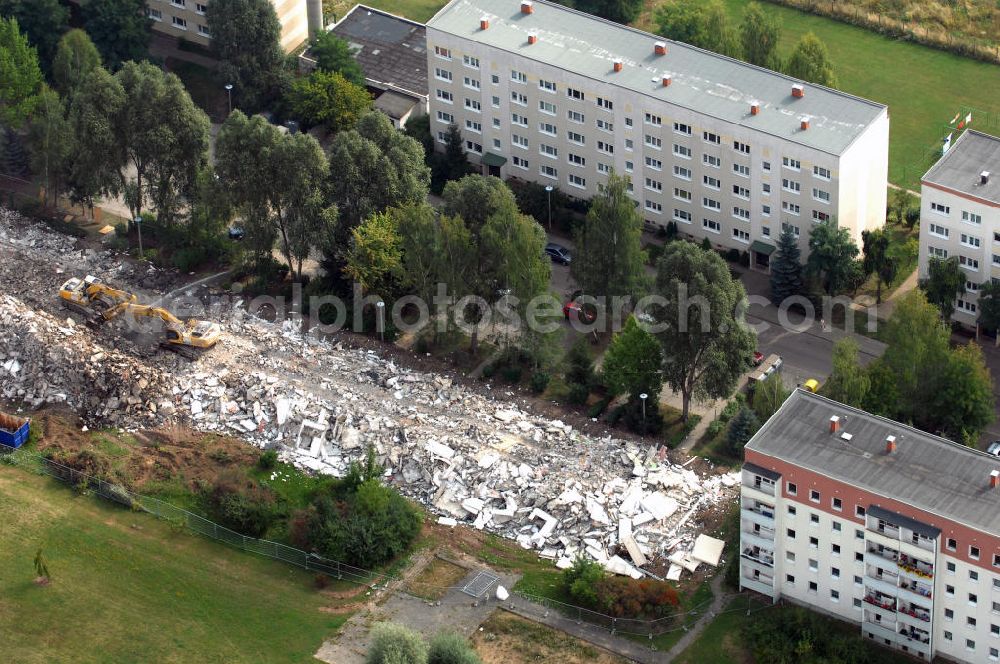 Aerial image Hettstedt - Blick auf Plattenbauten-Abriss in Hettstedt. Aufgrund von Leerstand und Betriebskostensenkung werden wurde hier der Neubaublock Ecke Mozartstraße - Händelstraße abgerissen. Wohnungsgesellschaft Hettstedt, Untere Bahnhofstr. 20, 06333 Hettstedt, Tel. +49 (0)3476 85 96 0, Fax +49 (0)3476 85 96 13, Email info@woges-hettstedt.de