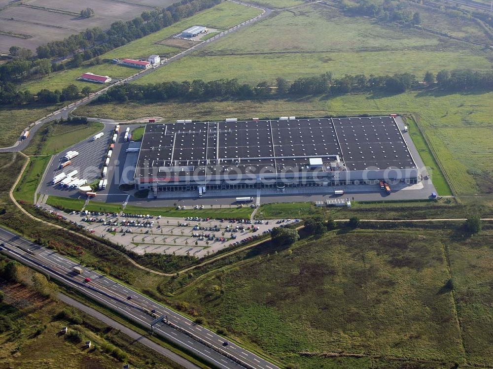 Aerial photograph Berlin-Pankow - 05.10.2004 Blick auf das Plus Logistikzentrum der BLEG im Gewerbegebiet Pankow-Nord am Autobahndreieck Pankow.