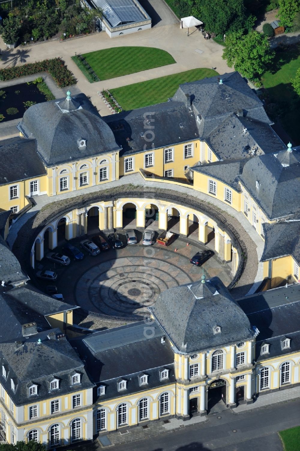 Aerial photograph Bonn - View of the Poppelsdorfer castle in Bonn in the state of North Rhine-Westphalia. The Poppelsdorfer Baroque palace was designed by the architect Frenchman Robert de Cotte and built from 1715 to 1740. Currently, the castle contains scientific institutions with a courtyard, where castleconcerts are held