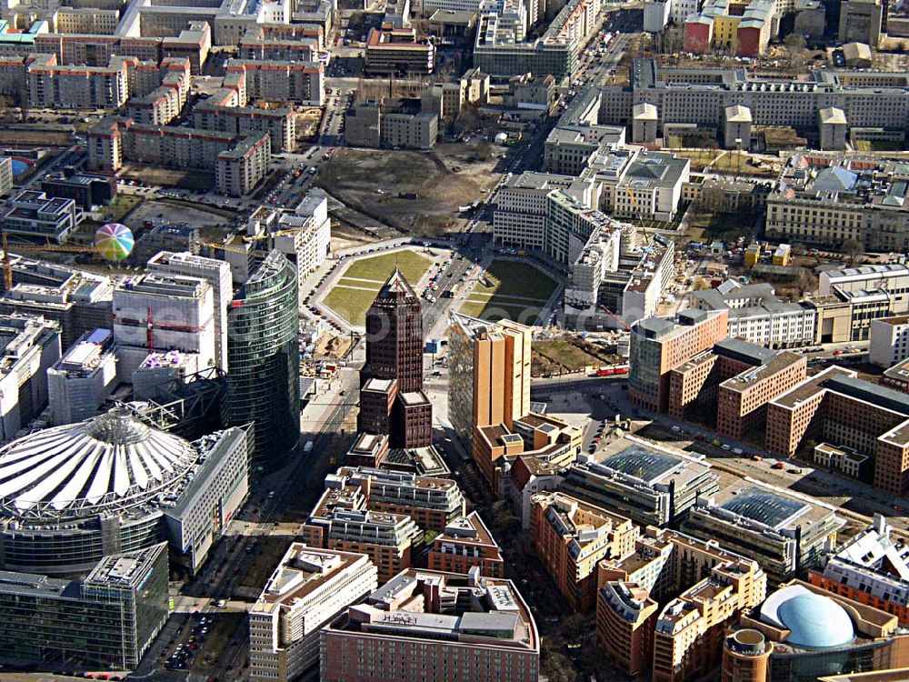 Berlin from above - Blick auf den Potsdamer Platz und Leipziger Platz. 13.03.03