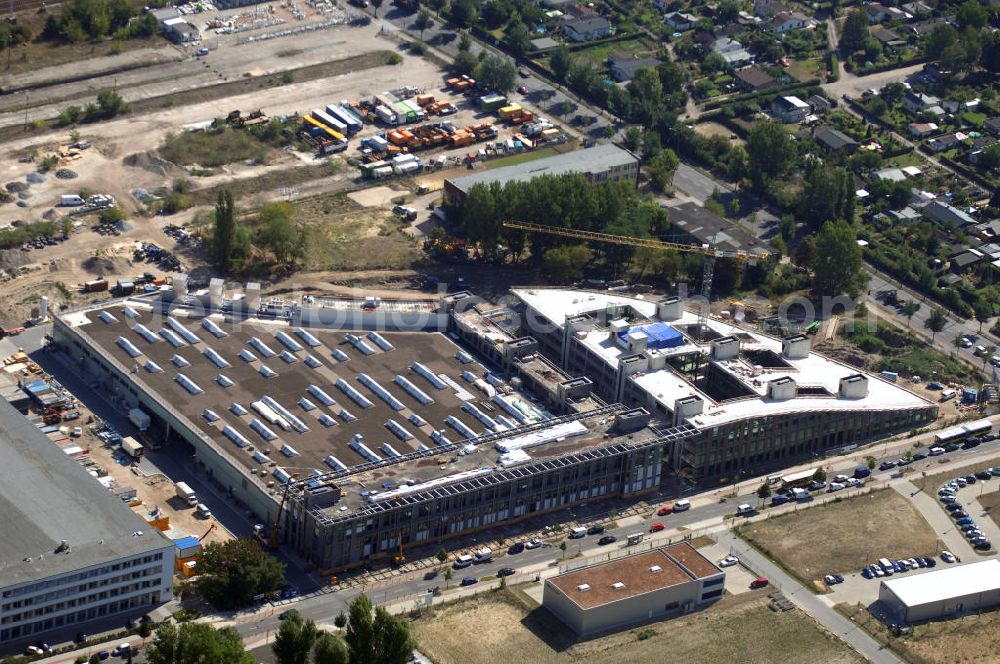 Berlin from above - Blick auf den Produktionsstandort der SOLON AG in Berlin-Adlershof. Im Juli 2007 begann der Bau für die neue Firmenzentrale und die Produktionsstätte des Solarmodulherstellers SOLON AG. Mit der Fertigstellung 2008 ist ein auch ein Umzug aus Neukölln und die Schaffung von 250 neuen Arbeitsplätzen.