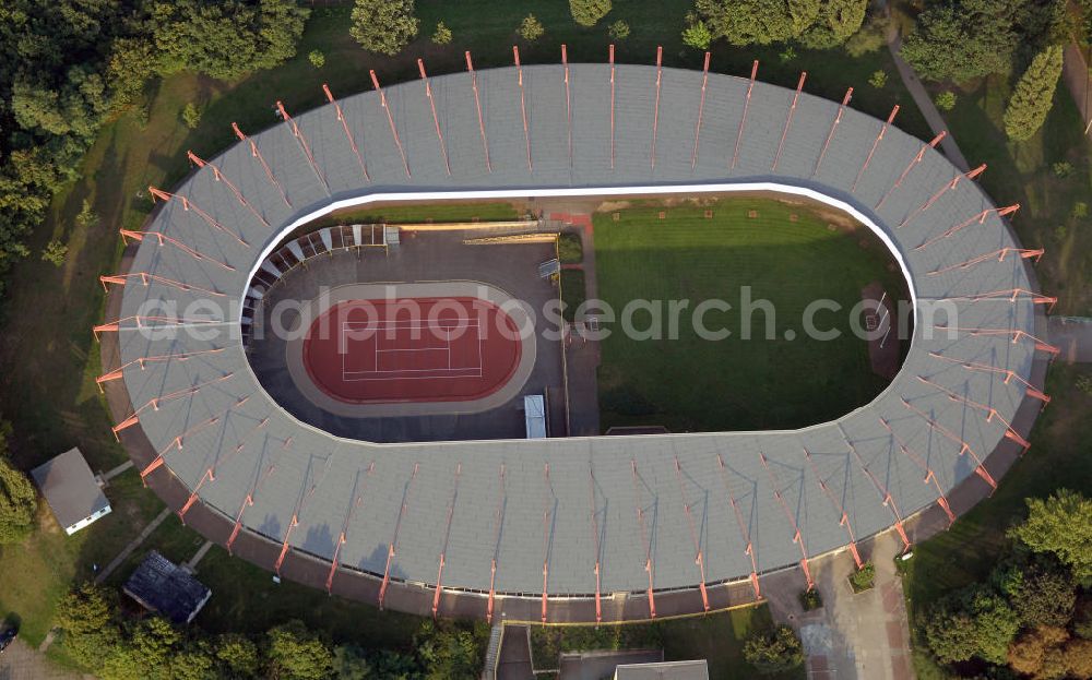 Aerial image Cottbus - Blick auf das Radstadion im Sportzentrum Cottbus. Die Radrennbahn wurde nicht nur für optimales Training und Wettkampf gepalnt, sondern auch so, dass die Zuschauer gut sehen können und keine Probleme haben Wettkämpfe zu verfolgen. Die Bahnlänge beträgt 333,33 Meter bei einer Breite von 7,50 Meter und einem Neigungswinkel von 41,89°. Somit erfüllt sie internationale Ansprüche und Auflagen. Kontakt: Radsportclub Cottbus e.V. (RSC), Dresdner Straße 18 03050 Cottbus, Tel. +49(0)355 4746 70, Fax +49(0)355 4746 79