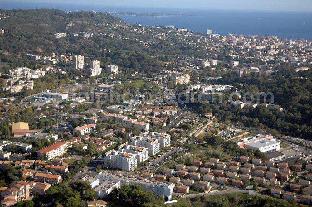 Aerial photograph Cannes - Blick von Ranguin über Cannes auf das Mittelmeer. Kontakt Touristinfo: Cannes Tourist Office, Palais des Festivals, La Croisette, Tel. +33(0)492 99842 2, Fax +33(0)492 99842 3, Email: tourisme@palaisdesfestivals.com