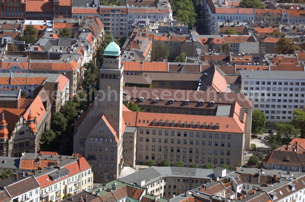 Berlin from the bird's eye view: Blick auf das Rathaus in Berlin-Neukölln. Es wurde zwischen 1905 und 1909 errichtet. Er hat einen prägnanten 68 m hohen Turm, auf dem eine als Windfahne dienende Glücksgöttin Fortuna angebracht ist. Konzipiert wurde das Gebäude vom Stadtbaurat Kiehl und später durch Hans Eichler und Hans Freese erweitert. Adresse: Donaustr. 29, 12040 Berlin, Tel. +49 (0)30 680933 30, Fax +49 (0)30 680933 20, Email BamtRathaus@ba-nkn.verwalt-berlin.de