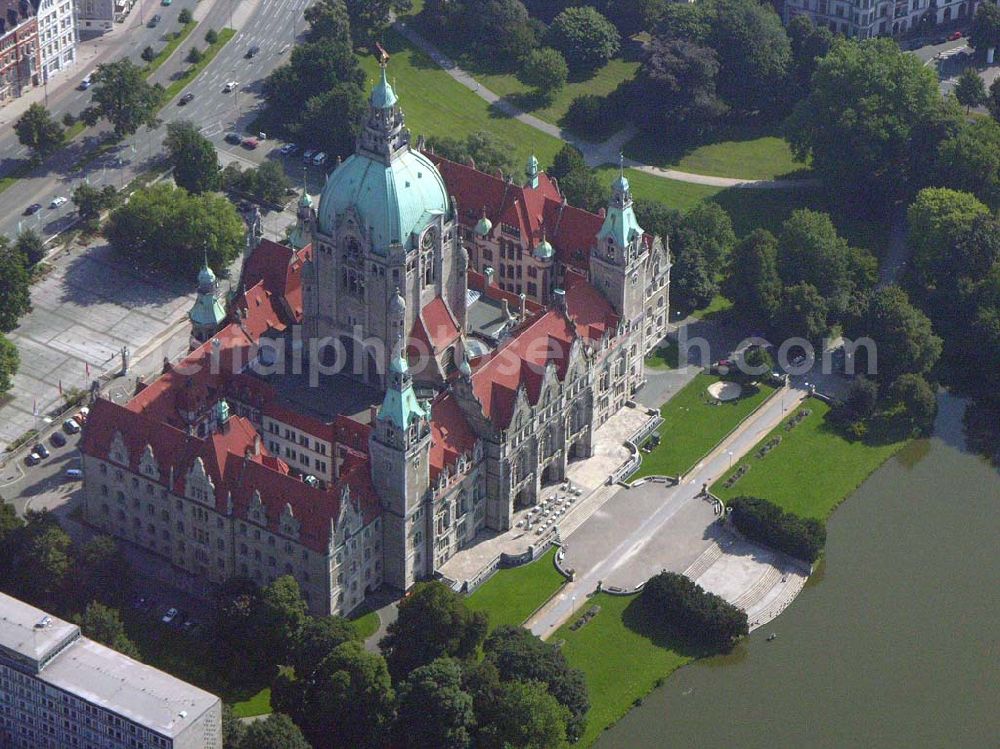 Hannover (Niedersachsen) from the bird's eye view: Neues Rathaus, Trammplatz 2 , 30159 Hannover, Tel. 0511 / 168-42292 Sitz des Oberbürgermeisters,